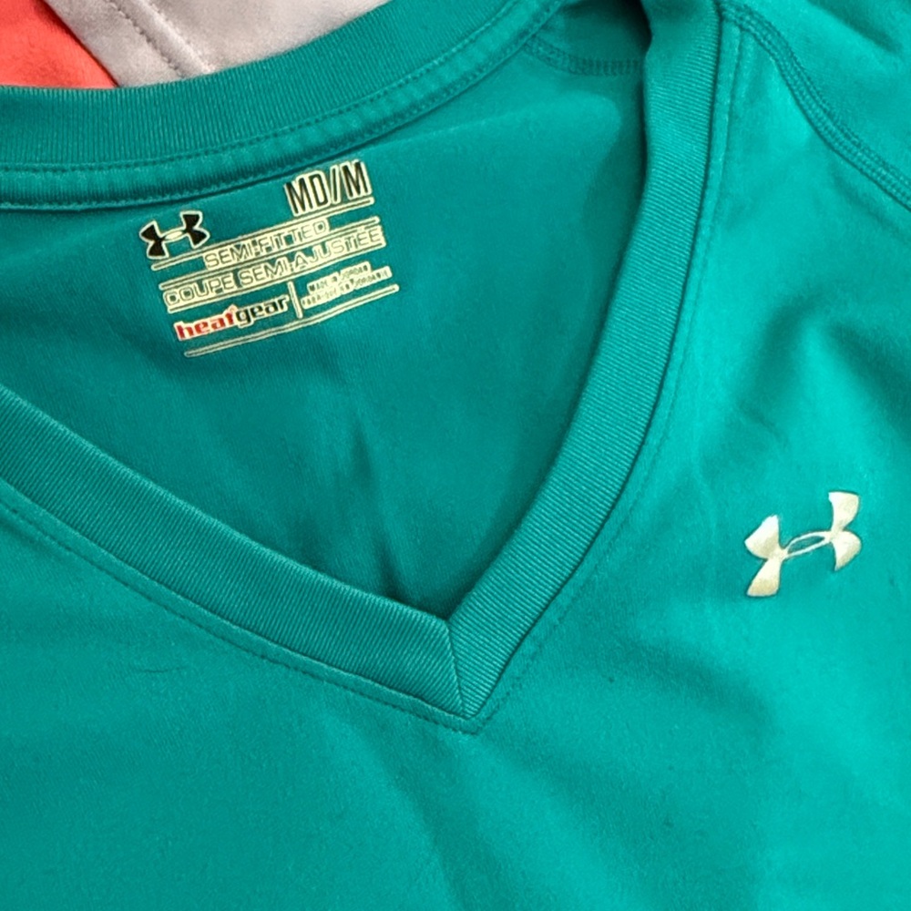 Women’s Under Armour V-Neck Tee Bundle (6) - Picture 3 of 9